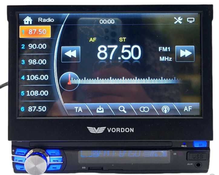 Radio samochodowe z wysuwanym ekranem VORDON AM 522
