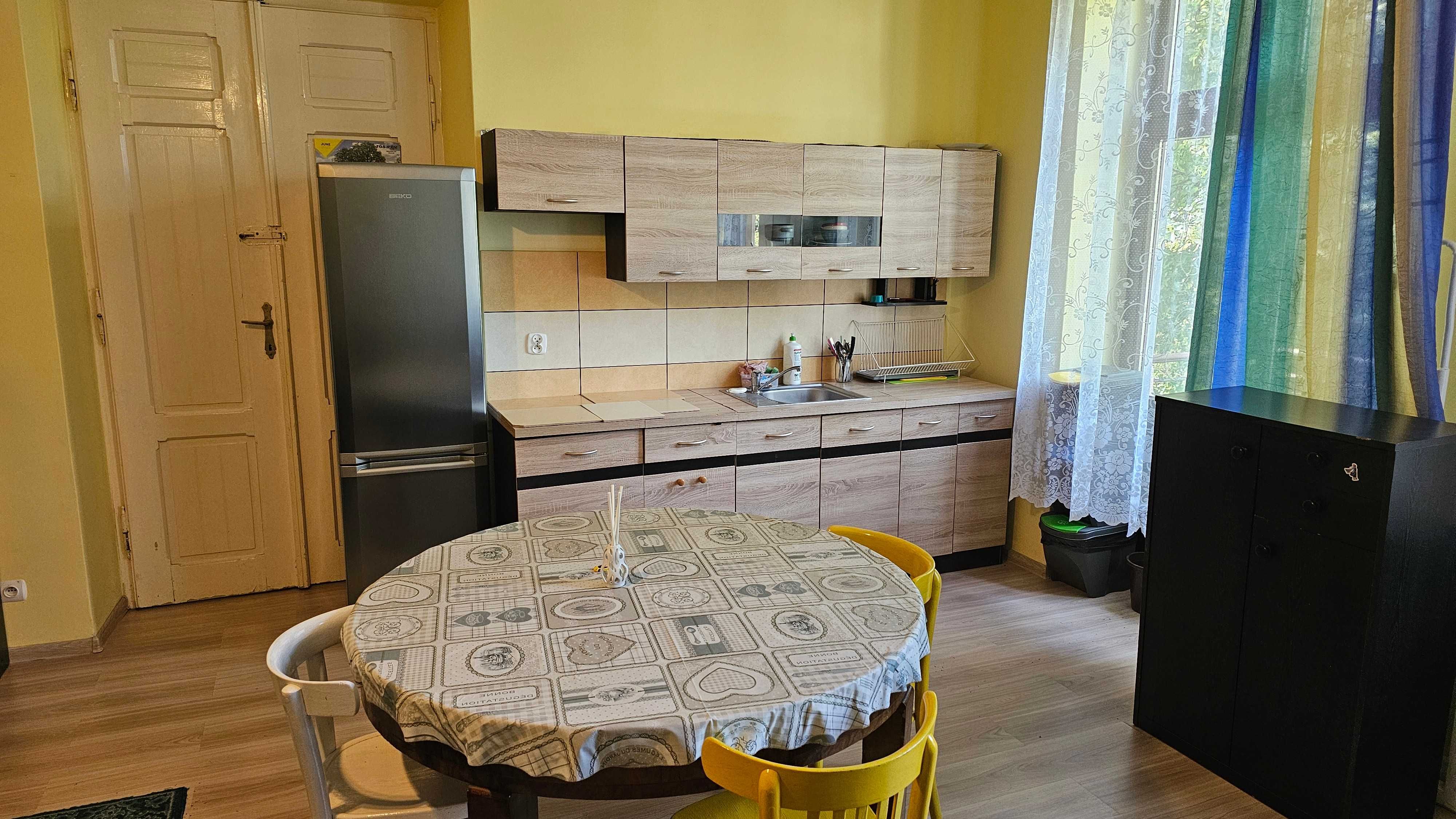 Mieszkanie 50m2 w zabytkowym domu dla uczennic lub studentek