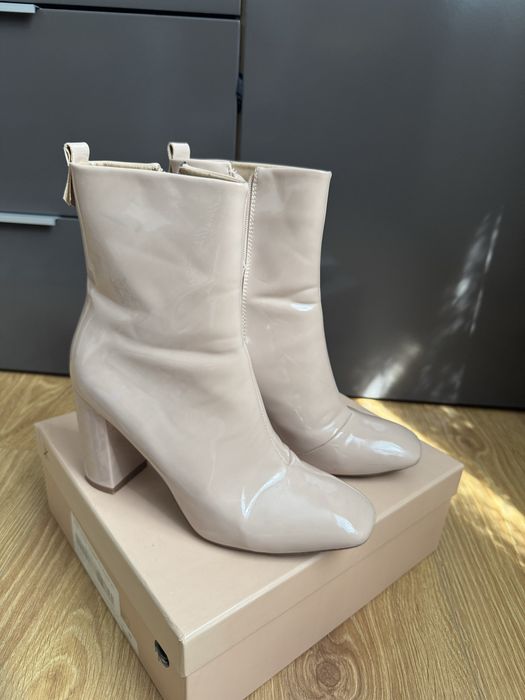 Ботинки бежеві 38 розмір