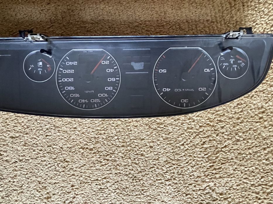 Приборна панель до ауді а6 с4 дизельна, все працює