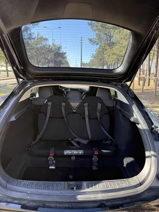 Bancos terceira fila 7 lugares Tesla Model S
