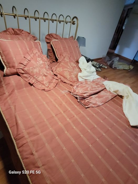 Conjunto de quarto, cobertas, almofadas, cortinas, sanefas...