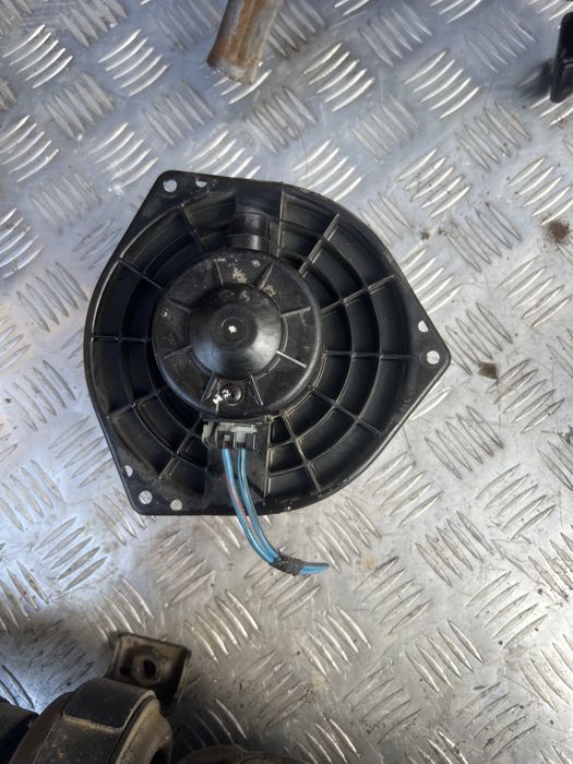 Моторчик печки Isuzu d-max год 05 d max исудзу д-макс