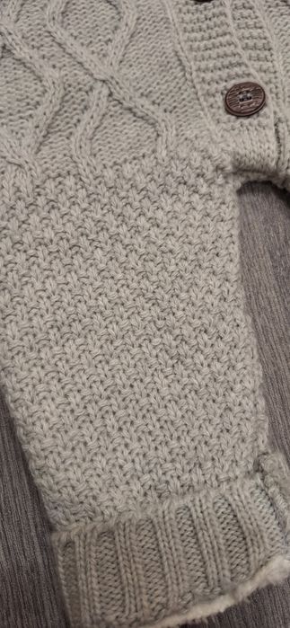 В'язаний теплий комбінезончик та теплі пінетки