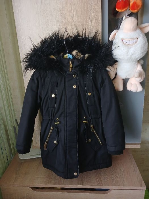 Дитяча парка на дівчинку