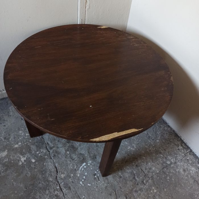 Stół okrągły PRL 90 cm nierozkładany.