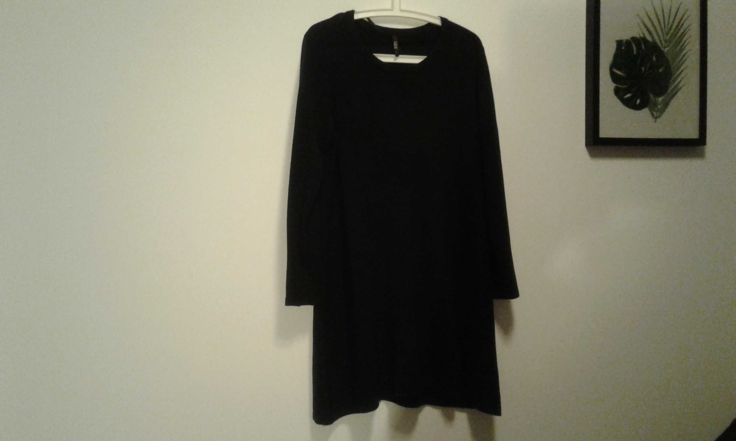 Suknia z welny czarna