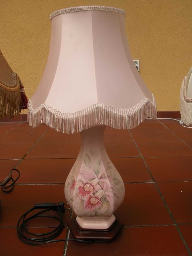 kolekcjonerska lampka / lampa na drewnianej podstawie