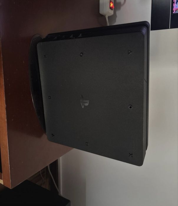 Ps4 1TB com um comando