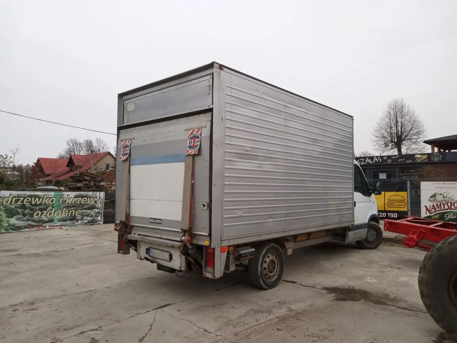 Zabudowa samochodowa Kontener z windą aluminium z RENAULT MASTER 4,1m