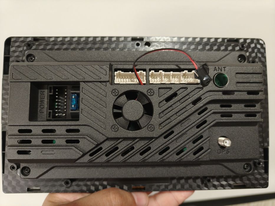 Продам нову автомагнітолу 9", 4/64 ГБ, Carplay, Android 13