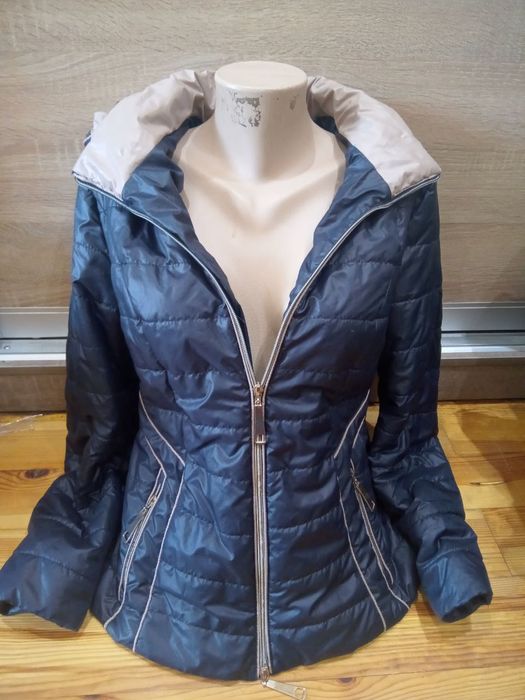 Женская куртка размер м