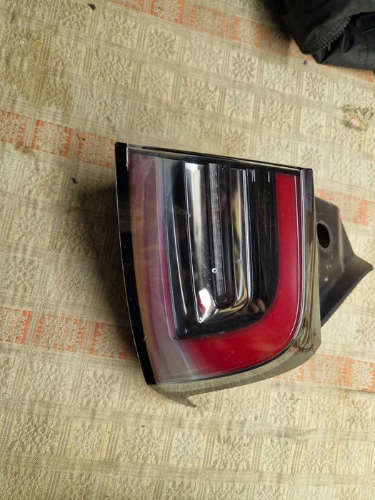 Тесла модел У задній фонарь