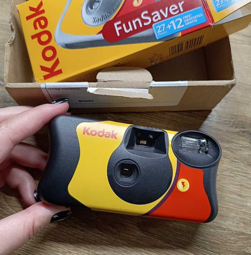 APARAT ANALOGOWY aparat jednorazowy z fleszem lampą