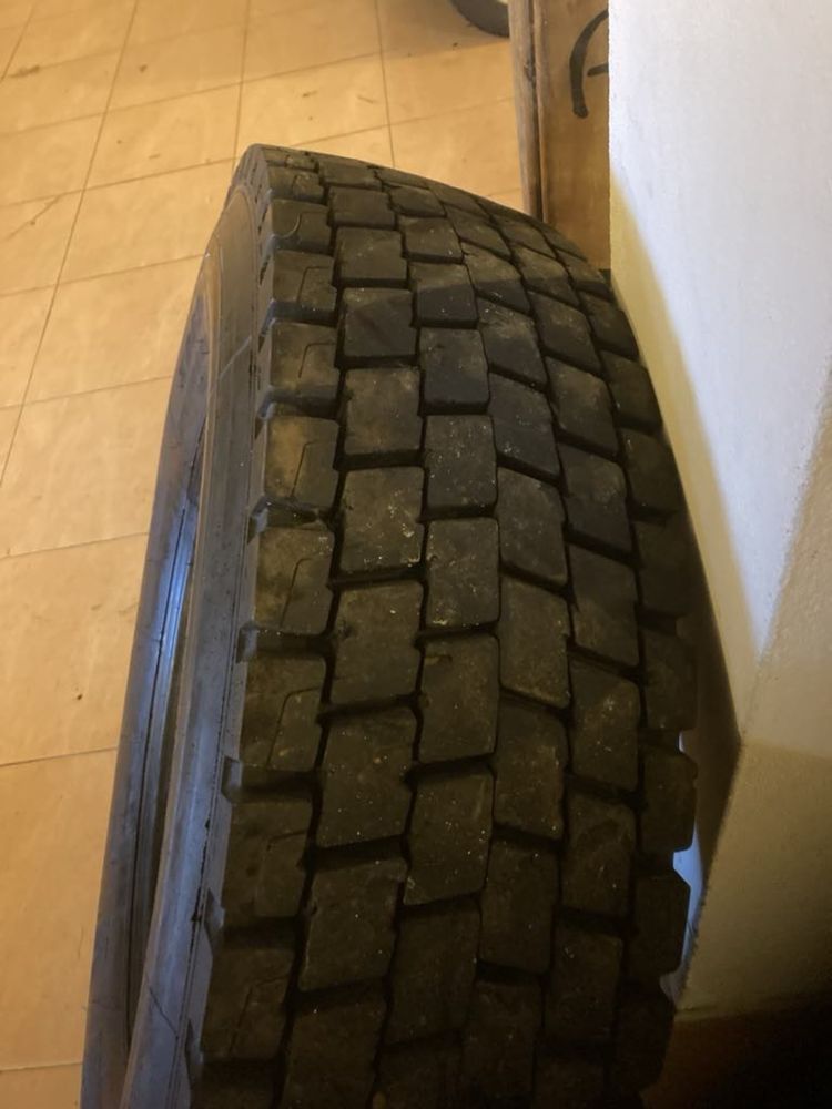 Pneus 275/80 R 22.5