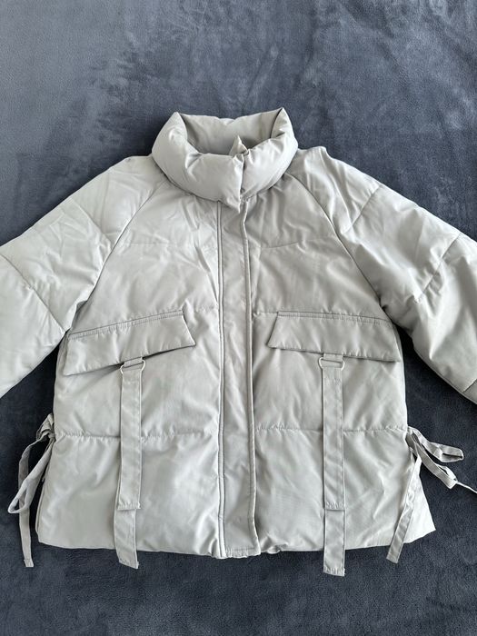 Сіра осіння жіноча куртка