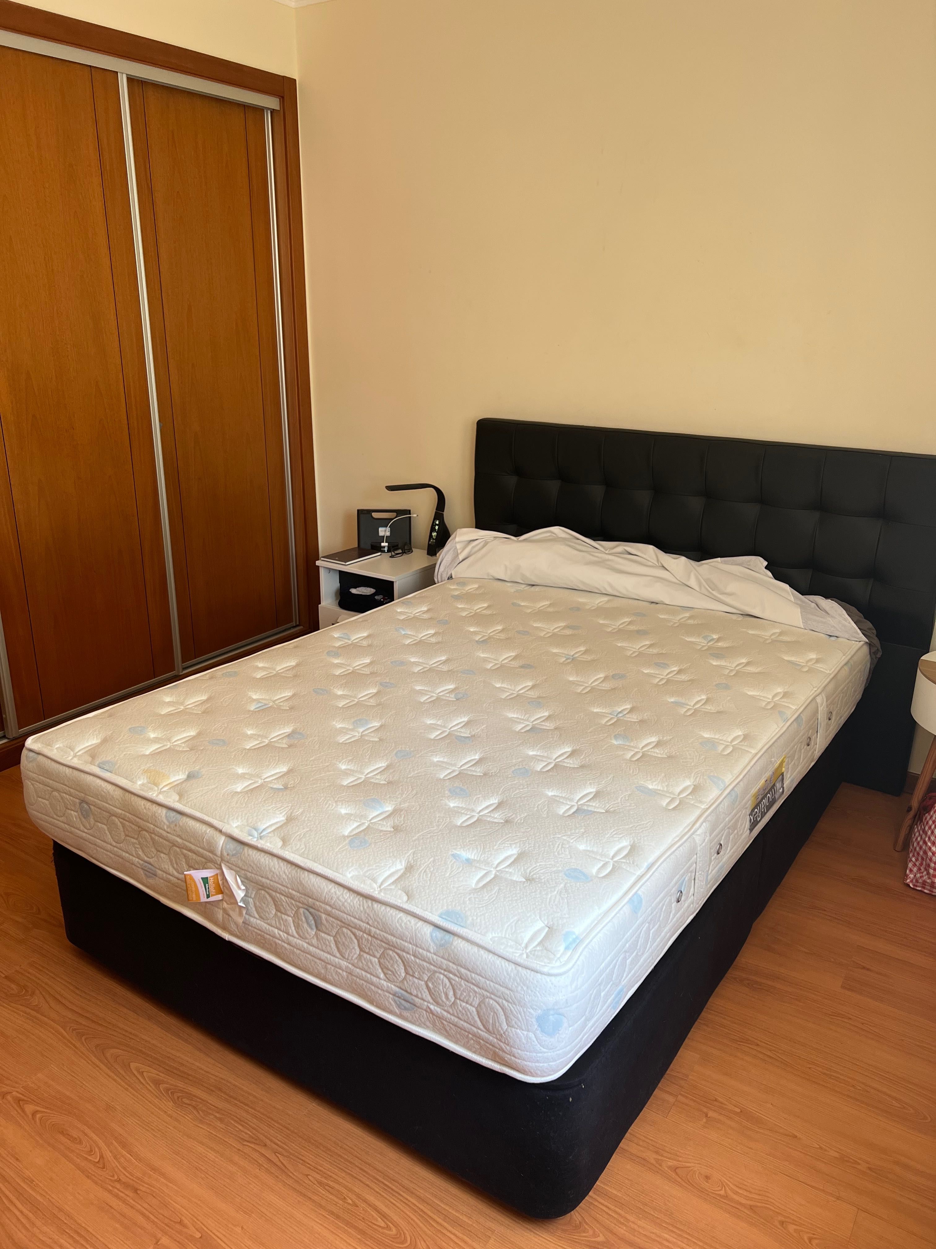 Sommier com caixa de arrumação e colchão molaflex