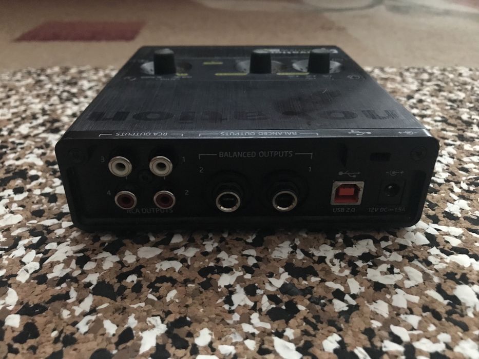 Звуковая карта, аудиоинтерфейс Novation Audiohub