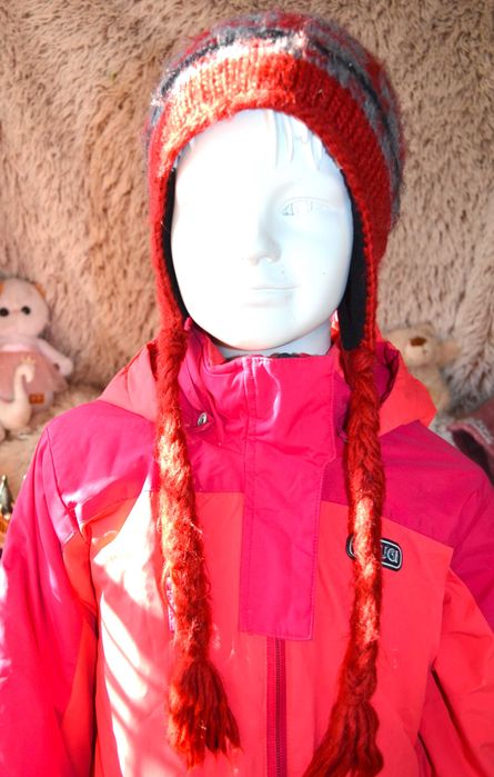 Фирменная шерстяная шапочка с ирландским узором, с длинными завязками