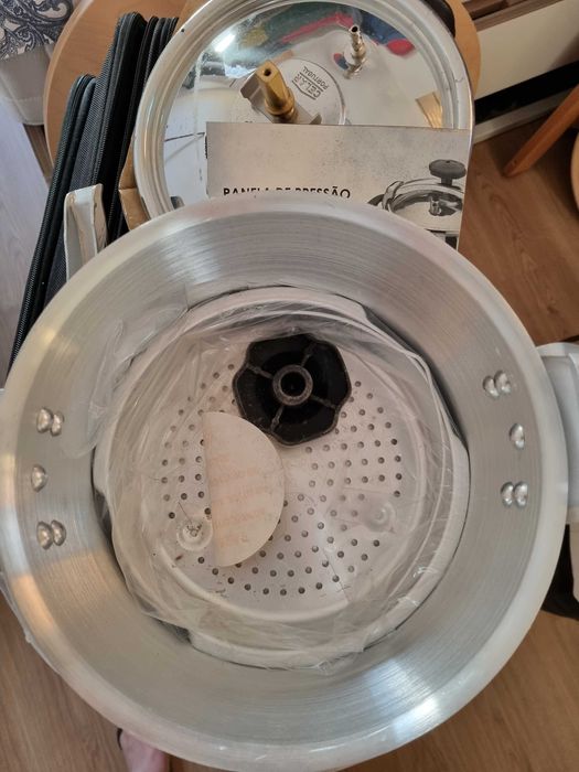 Panela de pressão nova CELAR