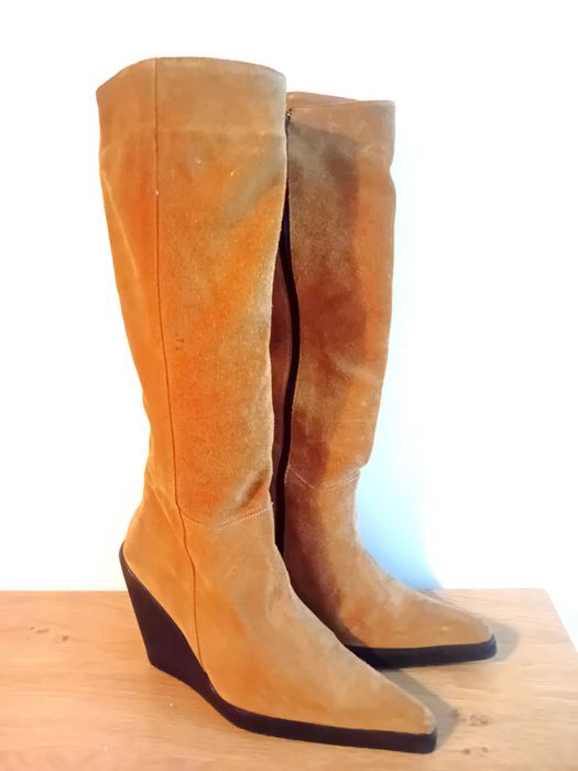 Botas de camurça verdadeira, nr 35 rigorosamente impecáveis