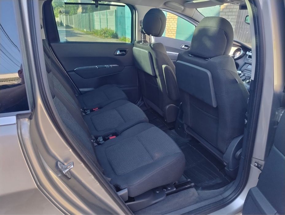 PEUGEOT 5008  цена 7300$