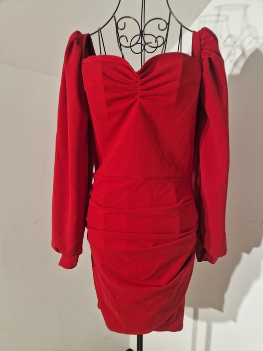 Czerwona sukienka z bufkami dekolt serce L