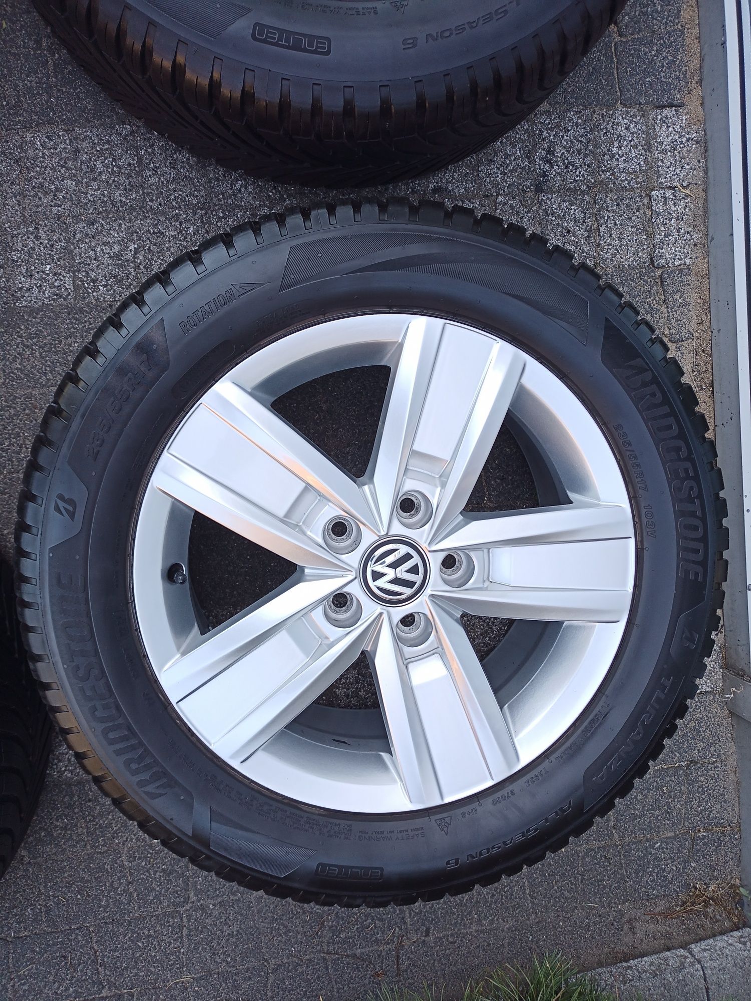 Koła całoroczne Bridgestone 235/55R17 VW Multivan Caravelle T6.1 T6 T5