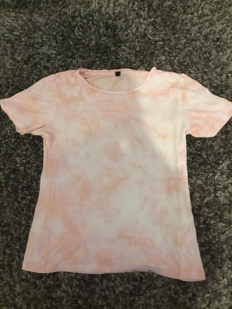 T-shirt tie-die.