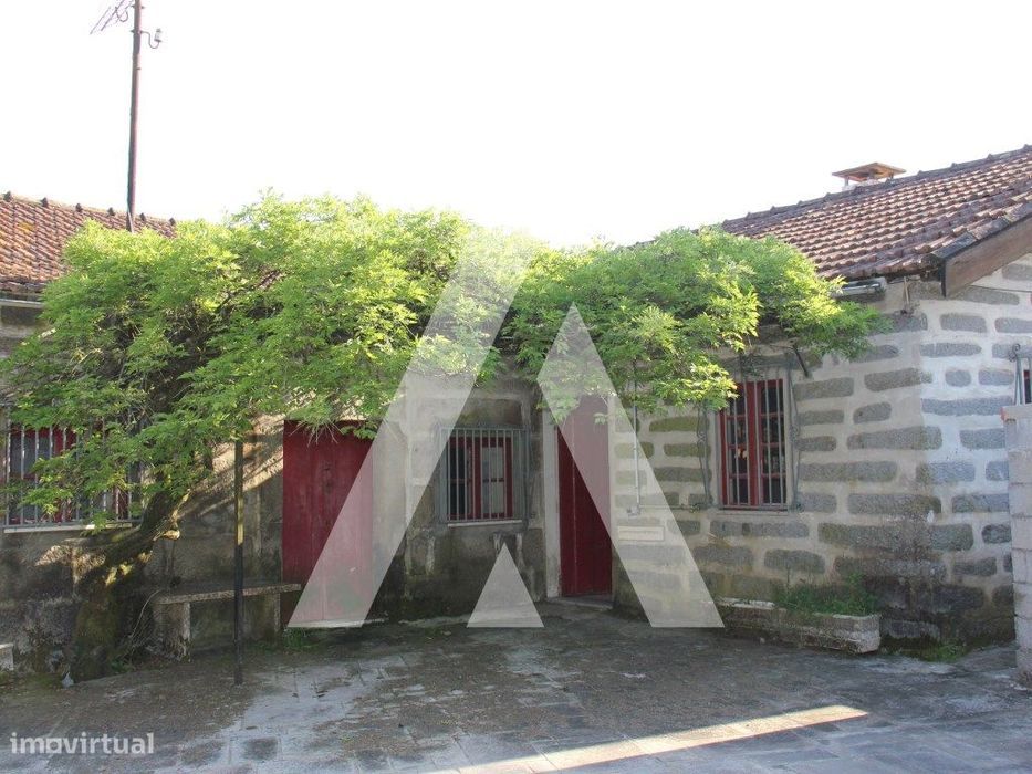 Quinta T6 histórica para recuperação, Guimarães.