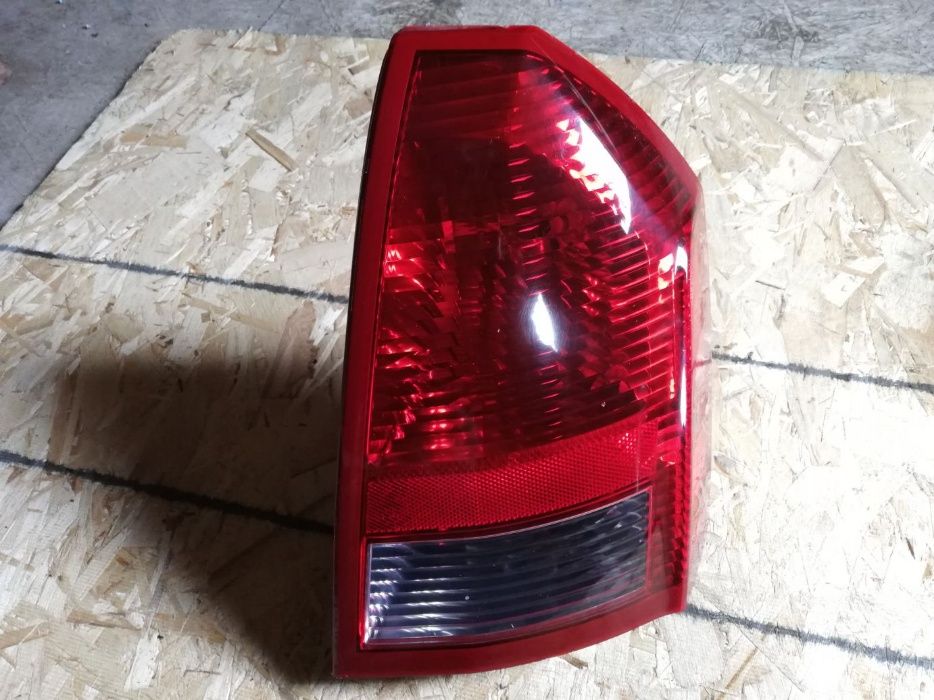 Lampa Chrysler 300C PRAWA (04-07r.) uszkodzona