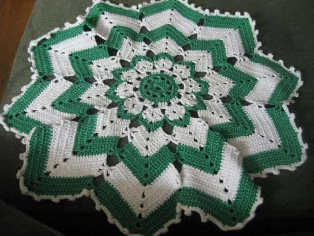 Diversas peças de Crochet ou Bordadas