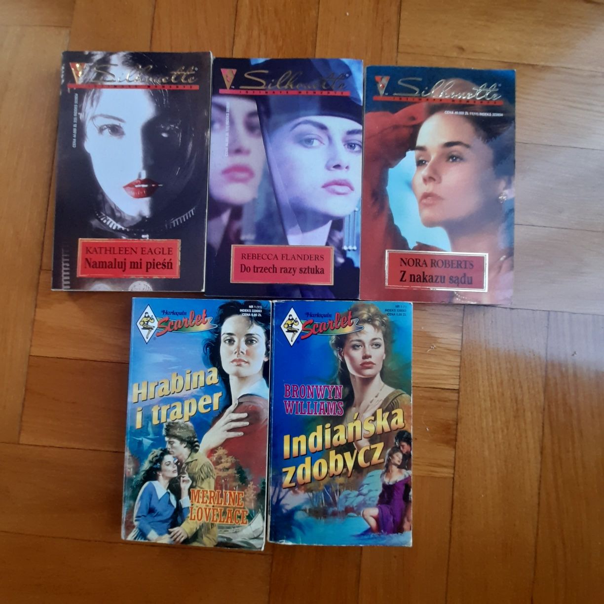 5 książek harleguin z dwóch serii