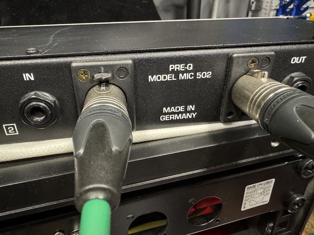 Przedwzmacniacz mikrofonowy Behringer PRE-Q legenda - TRAFO output
