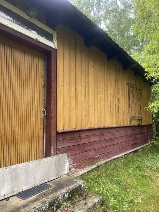 Drewniany dom do rozbiórki