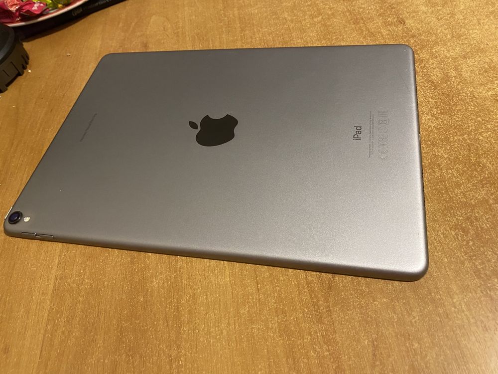 Ipad pro 10,5 A1701 , 512gb stan odealny! Bez ryski!