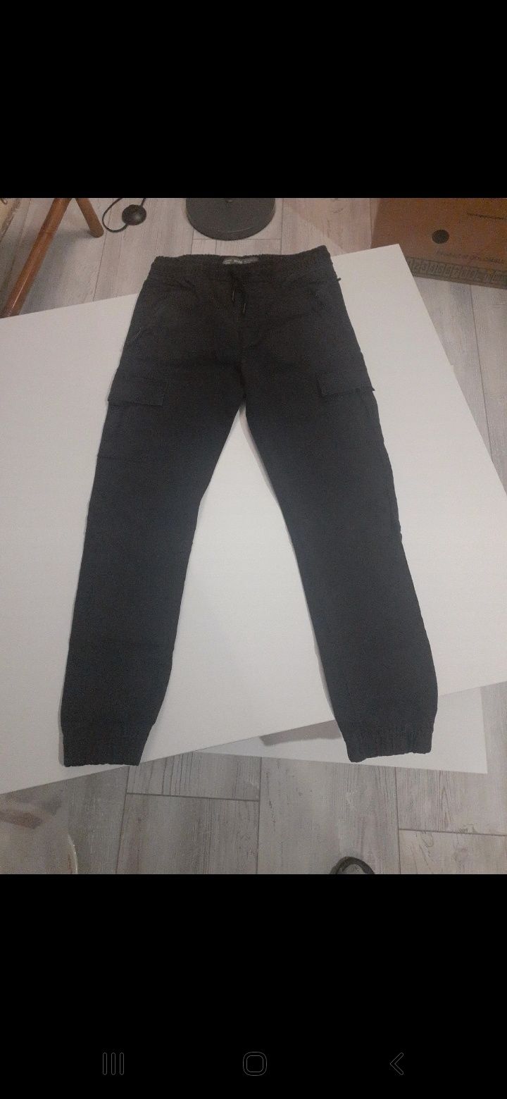 Spodnie czarne -bojówki rozmiar 140
