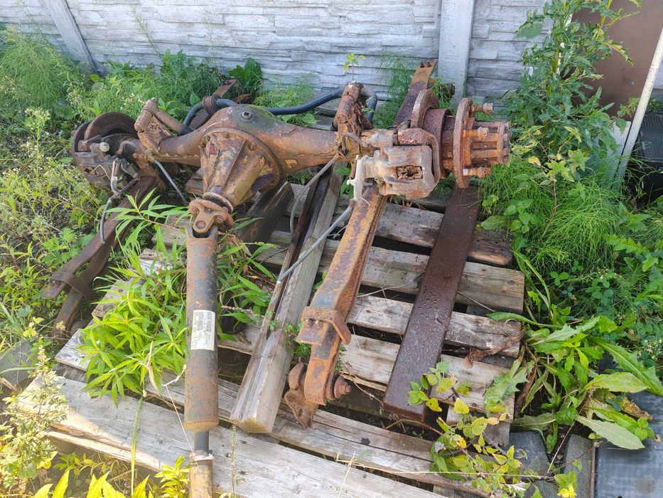 Most tylni z resorami Nissan CABSTAR 35.13 z 2008roku 2,5D 130KM