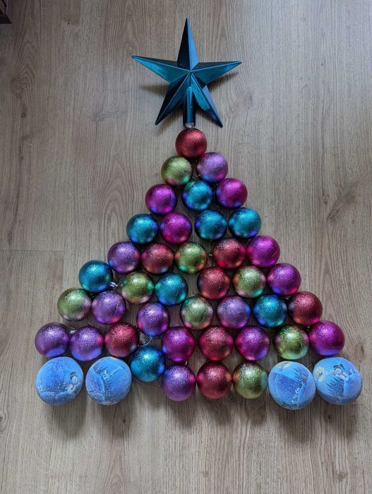 Ялинкові прикраси скляні та пластикові