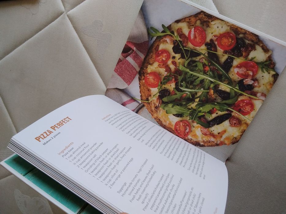 Hardcover The Banting Baker low carb high fat treats Catherine Speedie