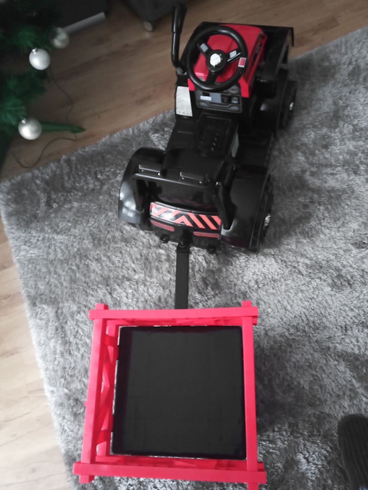 traktorek dla dziecka z przyczepka i z lyzka z przodu- na akumulator