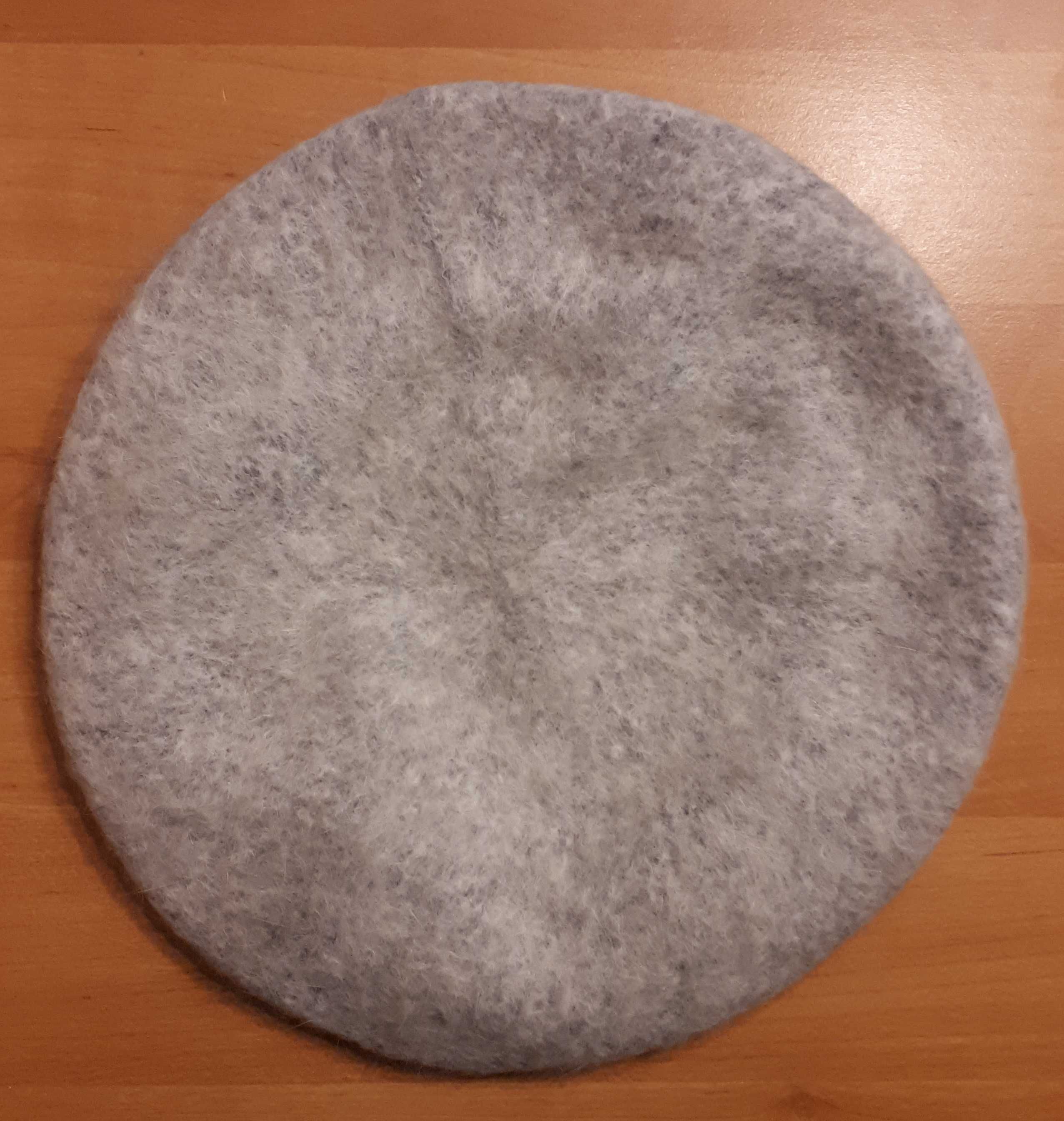 Beret damski szary z delikatnej wełny, średnica 27 cm