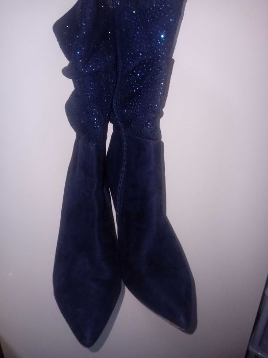 Botas azuis com brilhantes