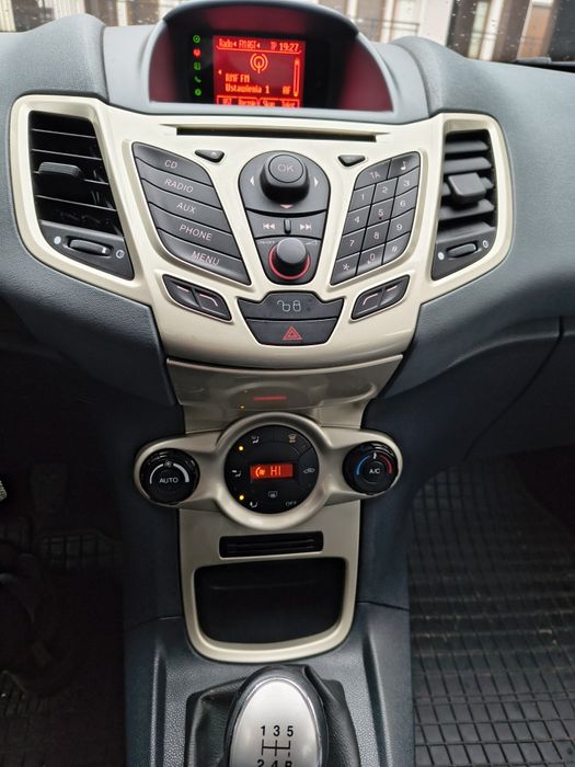 Ford fiesta Titanium Ghia 1.3 benzynka