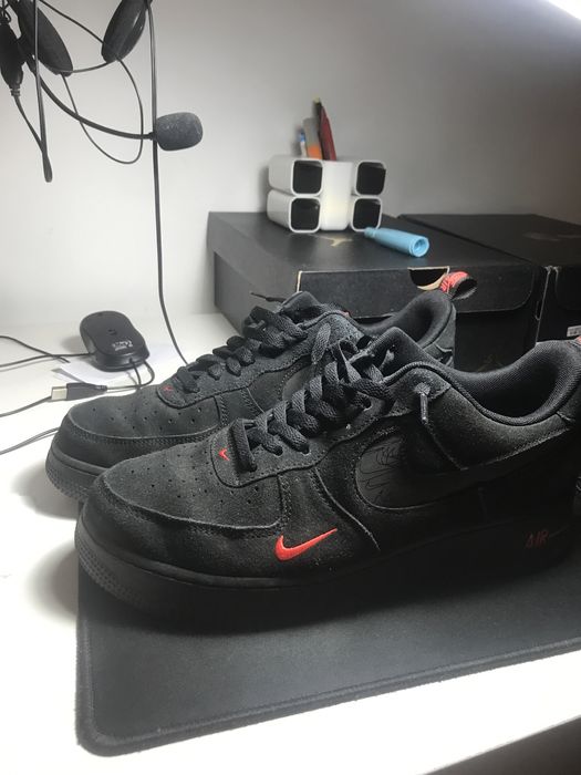 Air Force preto e vermelho semi usado