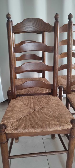 Sprzedam stół z 8 krzesłami – rozkładany, solidny zestaw jadalniany