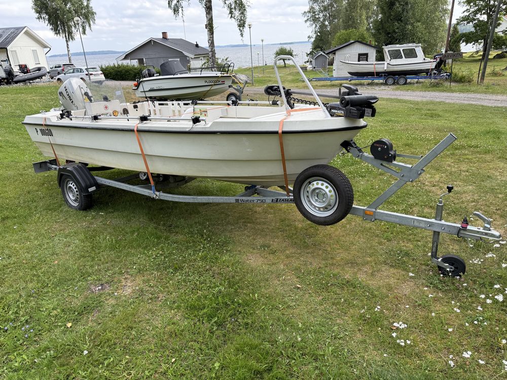 Łódka rekreacyjno - wędkarska Lohi 465 honda 50, Lowrance, minn kota