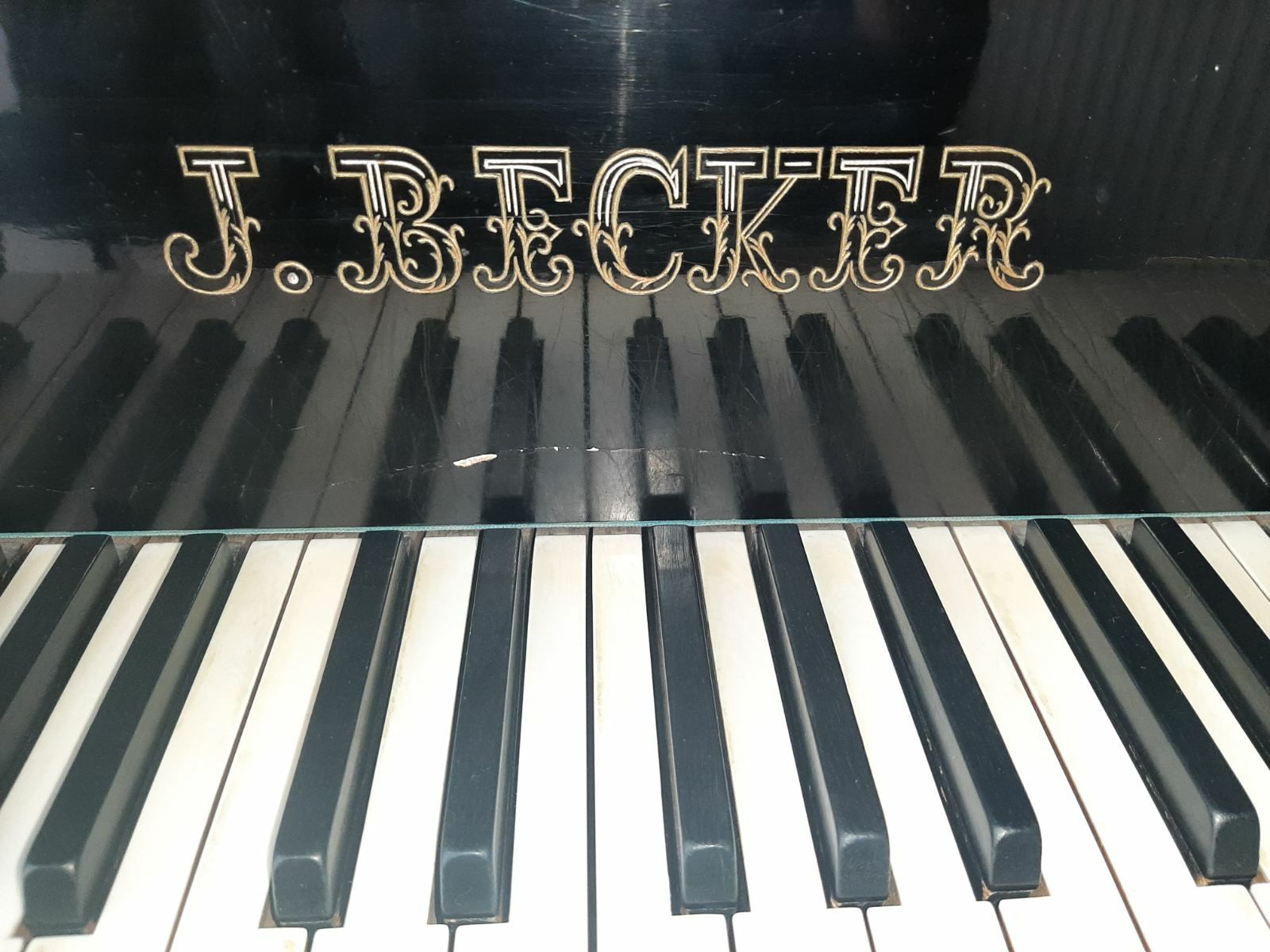 Рояль J. BECKER.