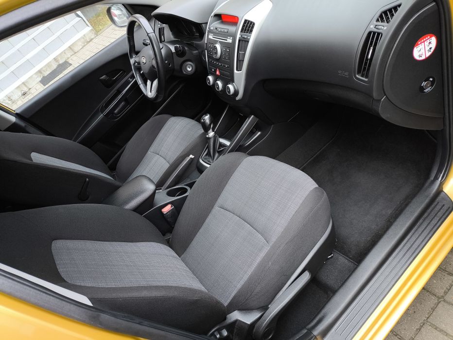 KIA Ceed 1,6 Vision Benzyna 2010r Złoty SuperAuto