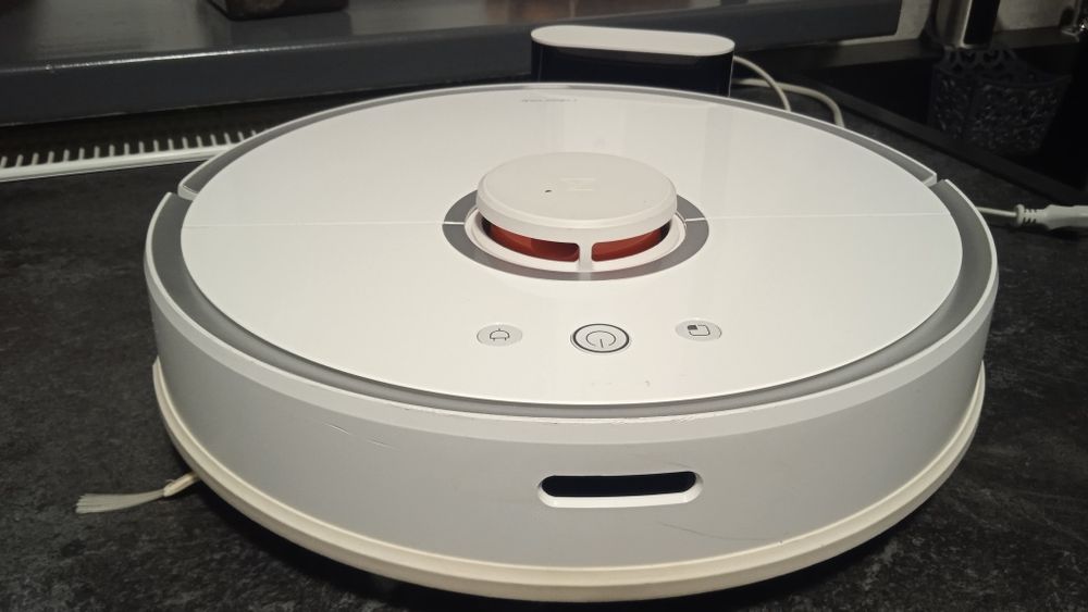 Продам робот пилосос Roborock S5